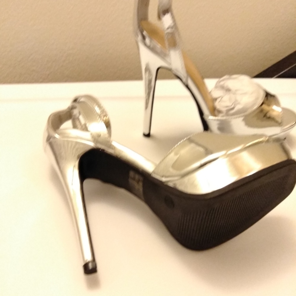 Brand New Wild Diva Silver Metallic Stiletto Heels - Picture 8 of 8